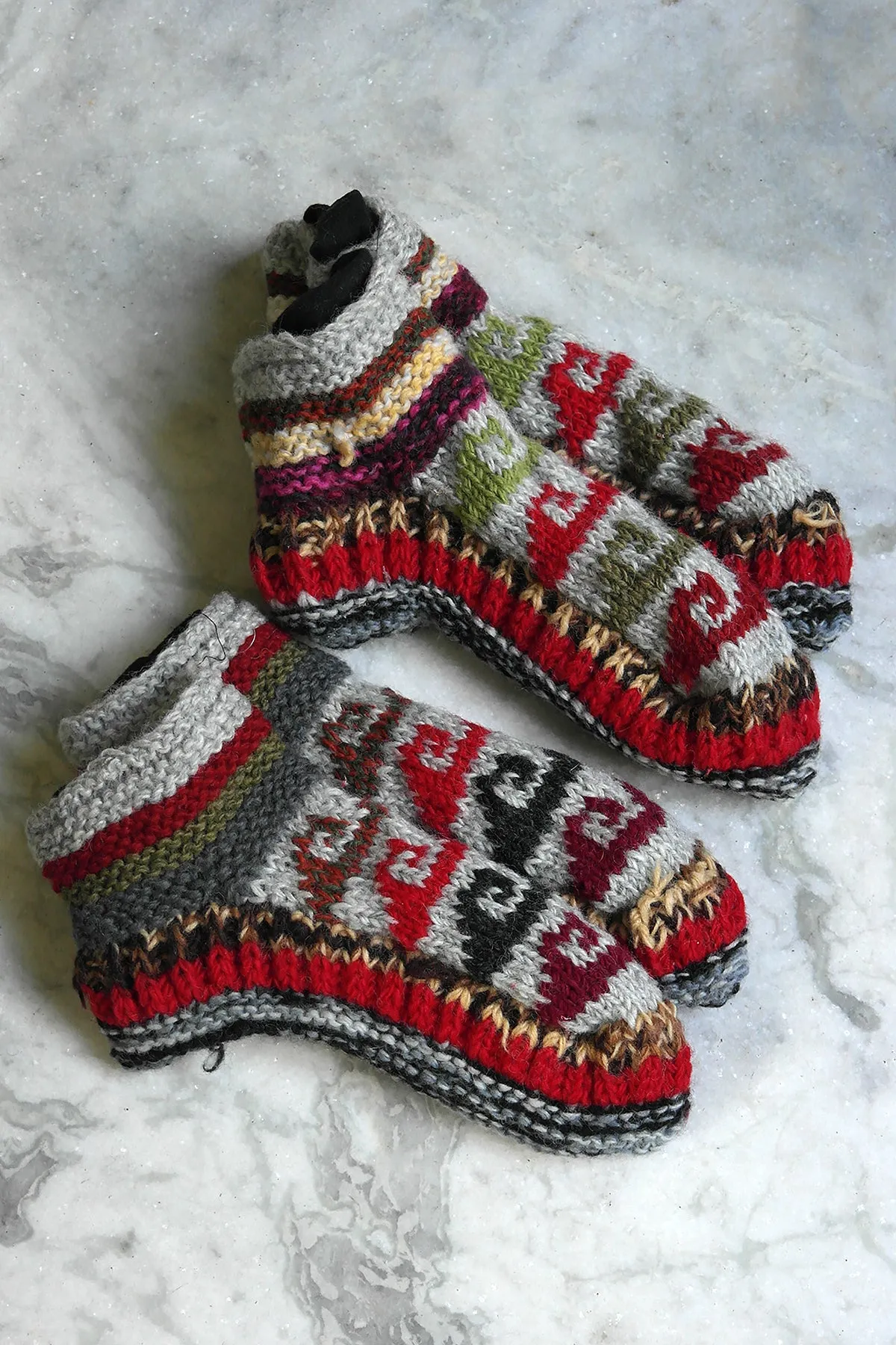 Assorted colors Hot waves pattern woolen hand knitted ankle socks