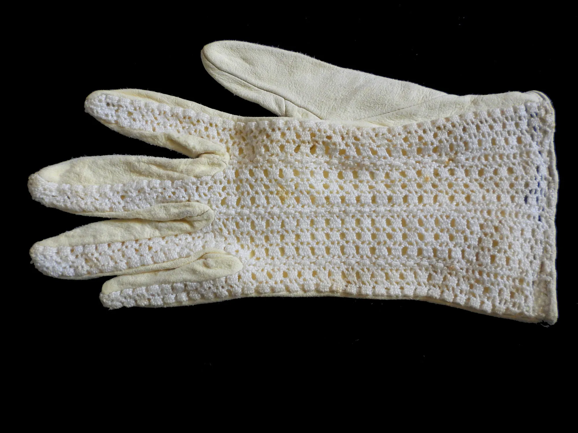 Cream Doeskin & Crochet Gloves - S