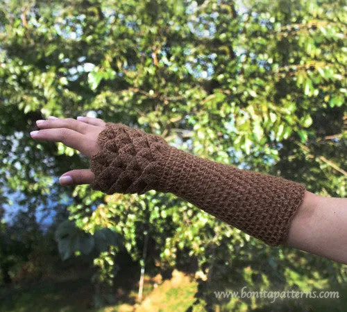 Dragon Gloves Crocodile Stitch Wristwarmers