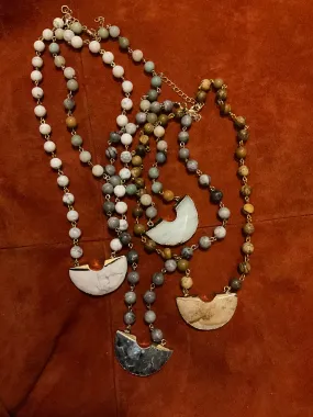 Marbled Beaded Necklaces With Horseshoe Pendant