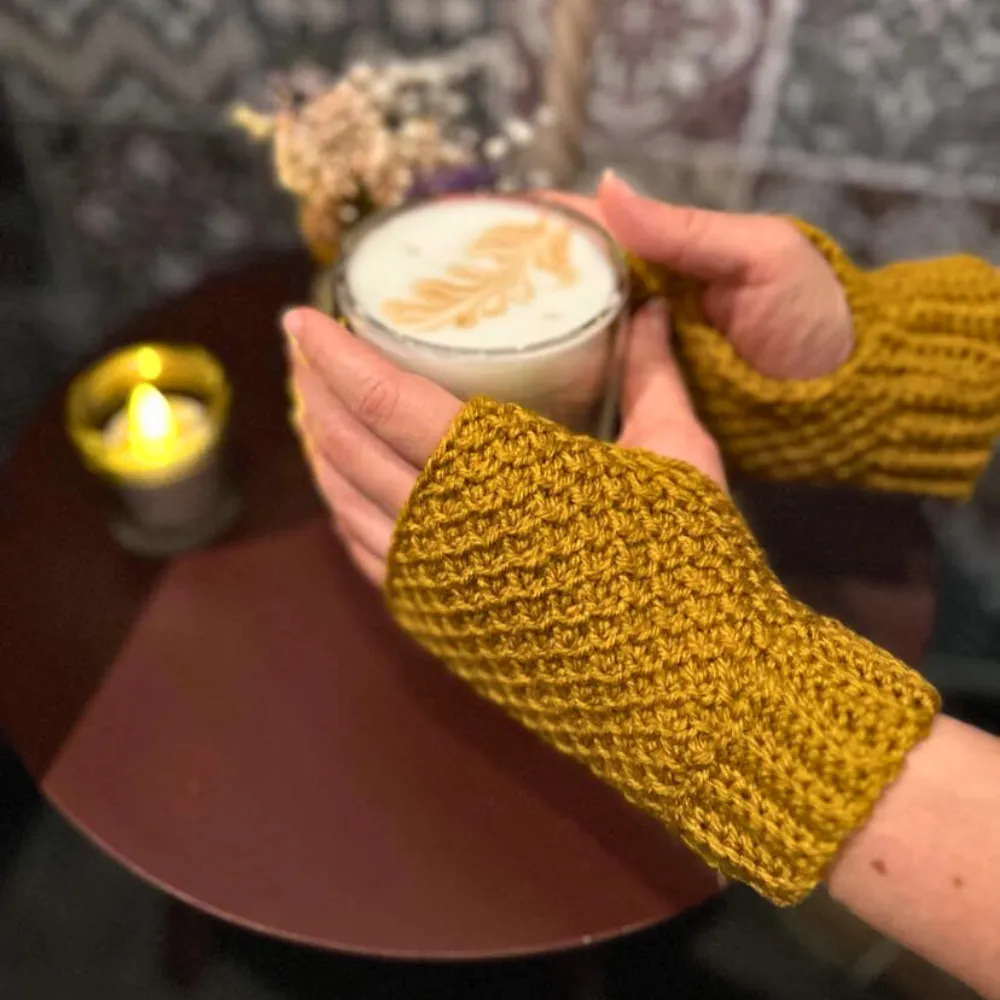 PATTERN: Honeycomb Fingerless Gloves