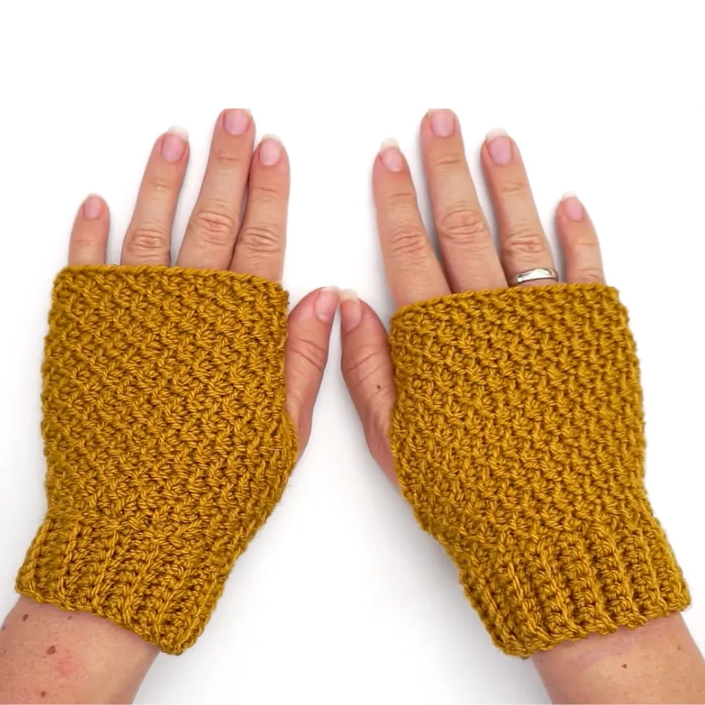 PATTERN: Honeycomb Fingerless Gloves