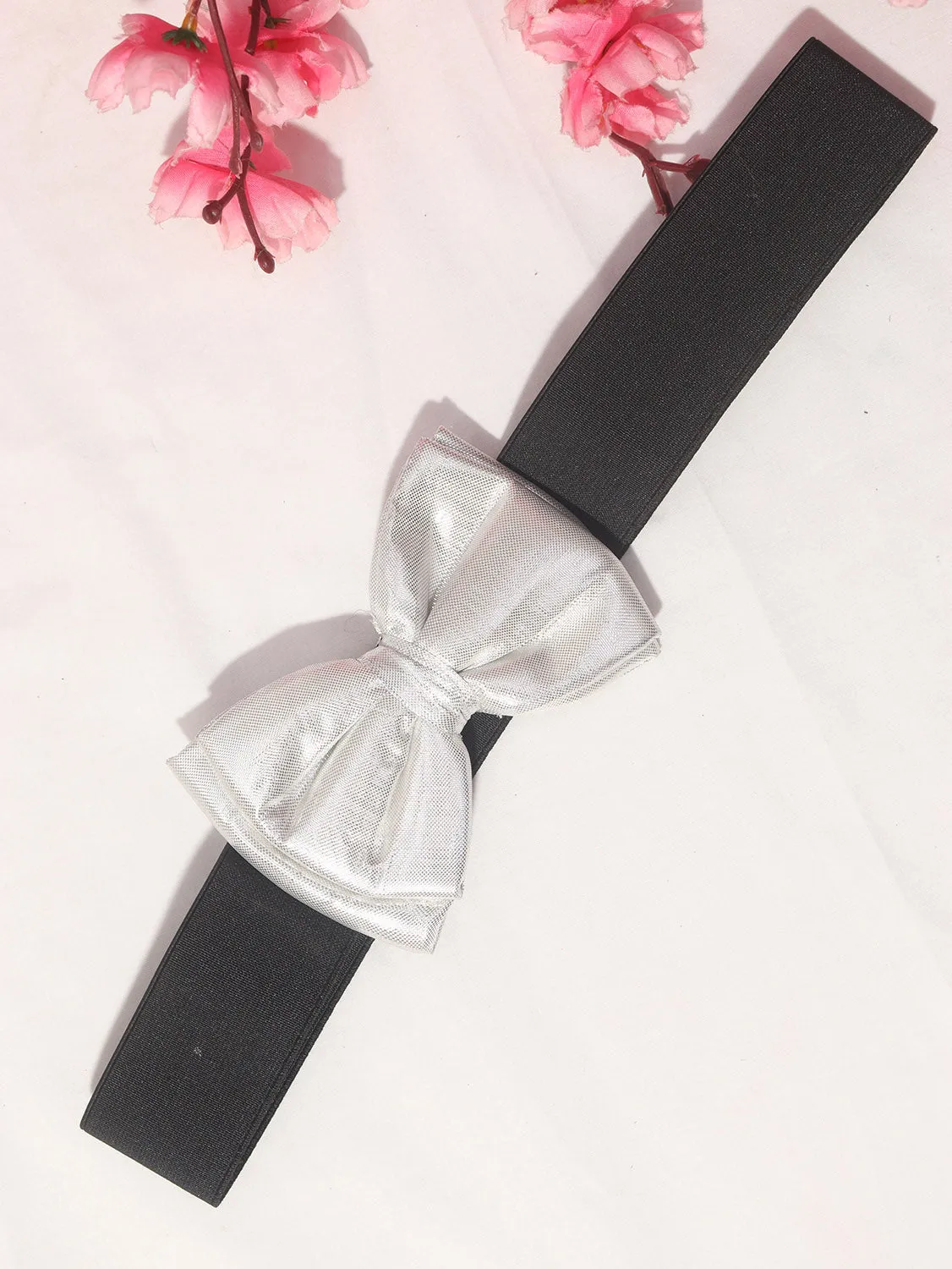 Silver Buckle-Up Belts: Stylish and Secure Accessory for Your Outfit!