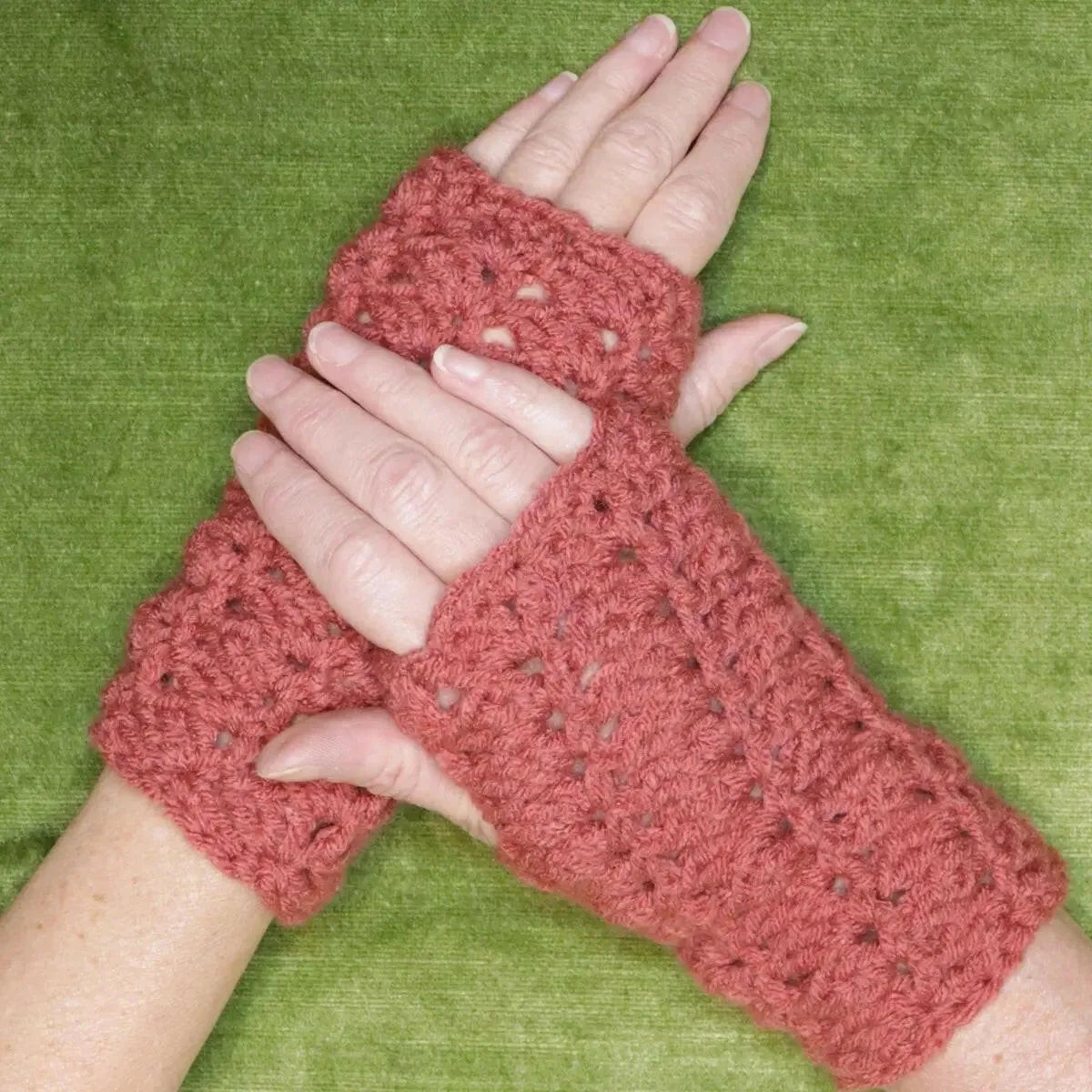 Sober Granny in a Spiral Crochet Fingerless Gloves – Easy and Stylish Pattern